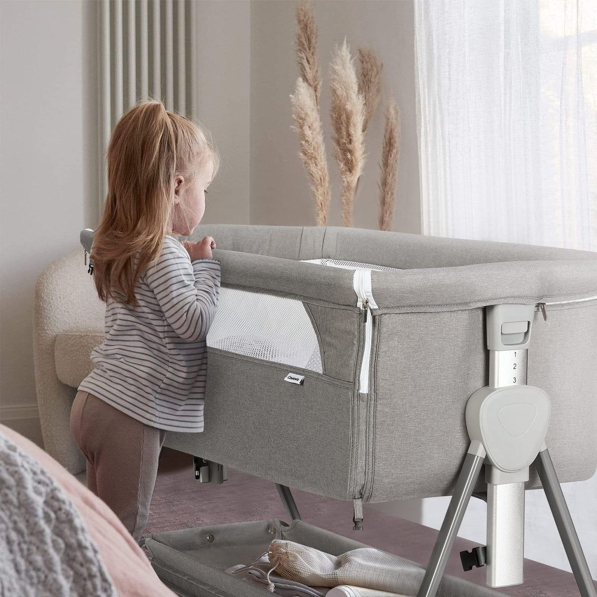Baby Bassinet with 7 Adjustable Height, Breathable Mesh & Mattress B4265
